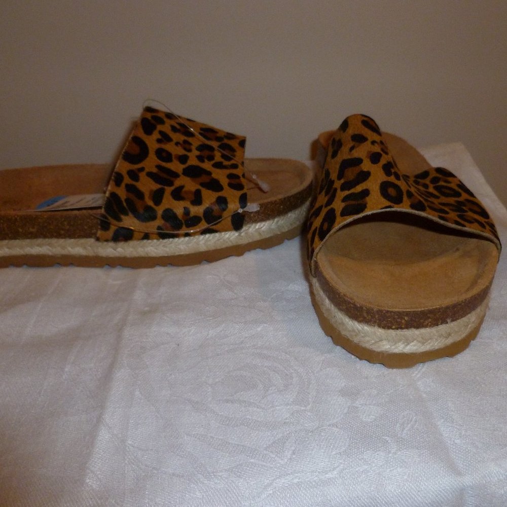NEW 7 1/2 Leather Hide Leopard Upper Yokono Espadrille Slides Mules